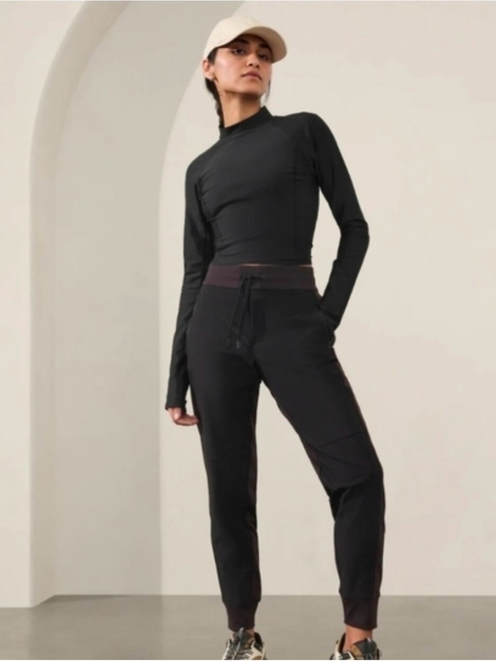 Athleta Headlands Hybrid Trek Jogger Pants Black Size 16